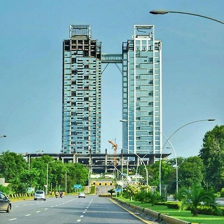 Lux Stays One Constitution Ave Islamabad Buitenkant foto